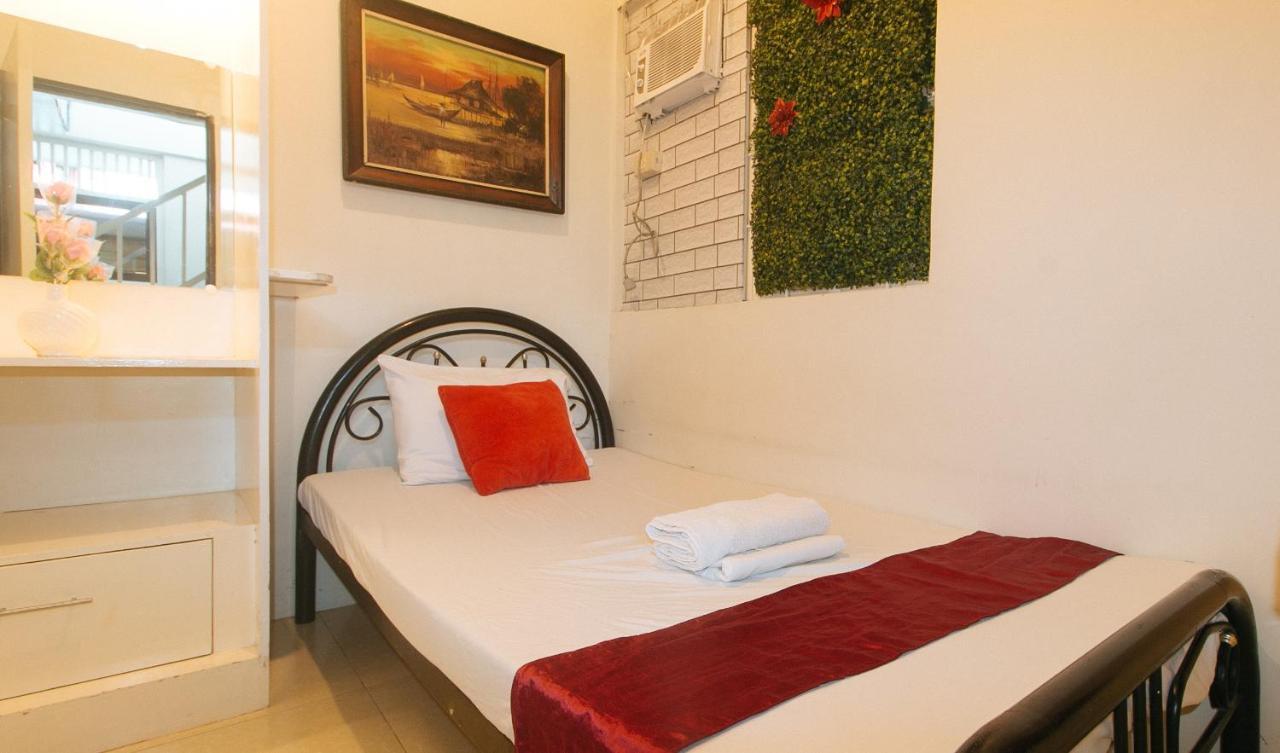 Nearest Hostel Pasay City By Reddoorz Exterior photo