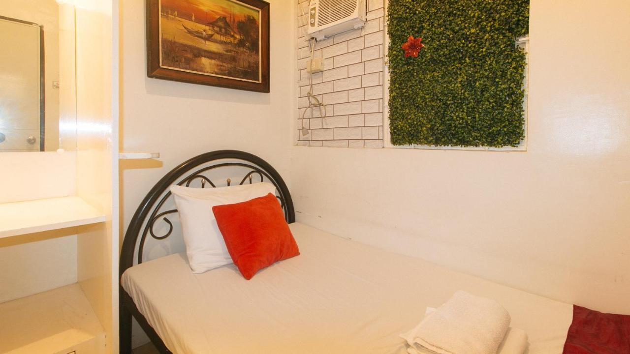 Nearest Hostel Pasay City By Reddoorz Exterior photo